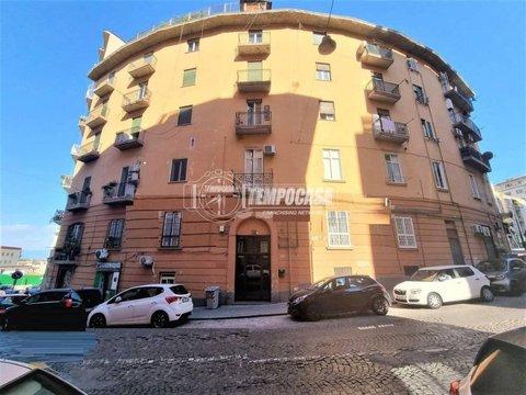 Appartamento su due piani in via Giacinto Gigante, Arenella, Napoli