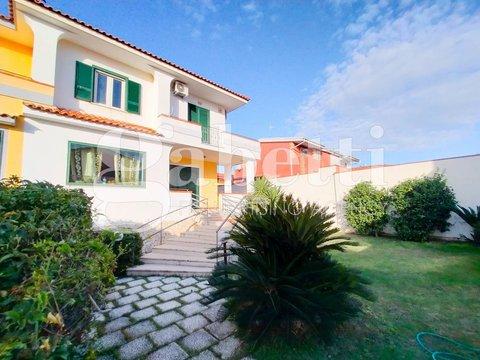 Villa in via Staffetta, 201, Varcaturo, Giugliano in Campania