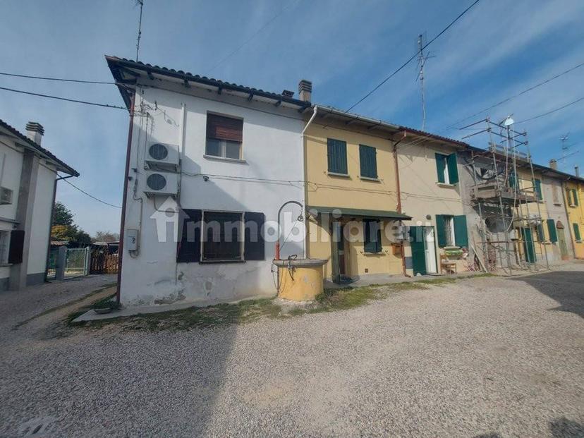 Villa a schiera via Confine Inferiore 125, Alberino, San Pietro, Molinella