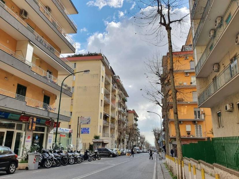 Trilocale via Bernardo Cavallino 85, Zona Ospedaliera, Napoli