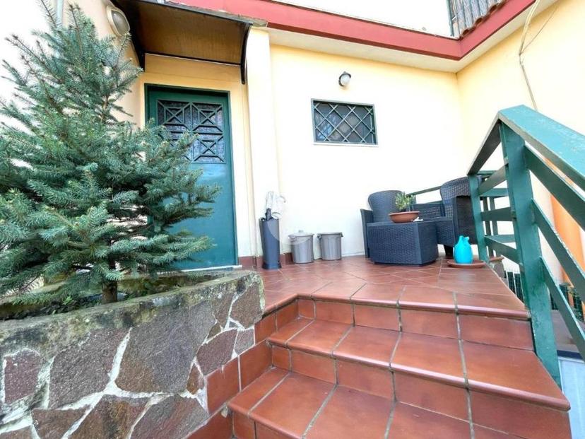 Villa plurifamiliare Strada Privata Monterusso 19, Località la Schiana, Damiani, Pozzuoli