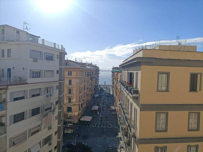 Quadrilocale via Serapide 1, Santa Lucia, Napoli