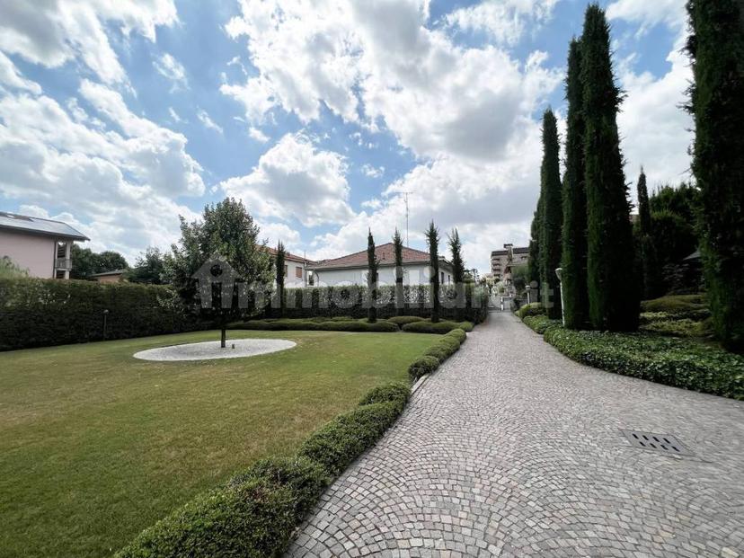 Villa bifamiliare via Roma 88F, Centro, Garbagnate Milanese