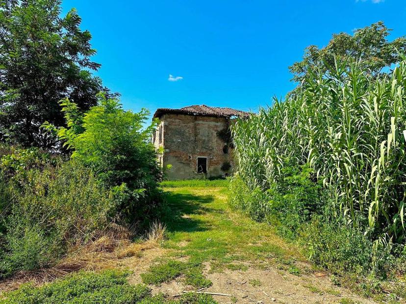 Casa colonica, da ristrutturare, 410 m², Pilastro, Bologna