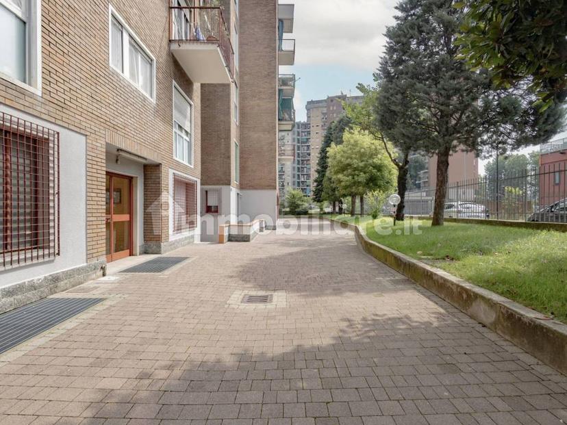 Bilocale viale Molise 1, Fulvio Testi, Cinisello Balsamo