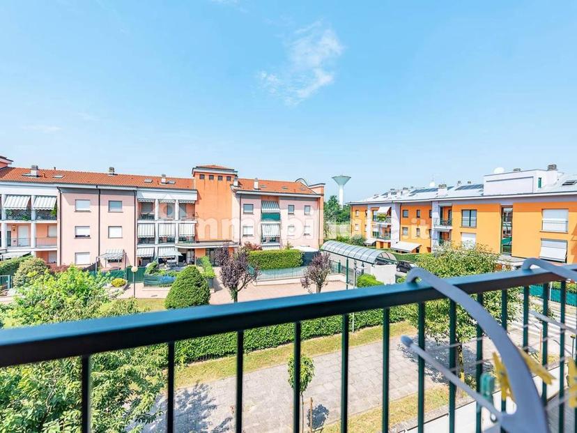 Quadrilocale via Enrico De Nicola 14, Centro, Lainate