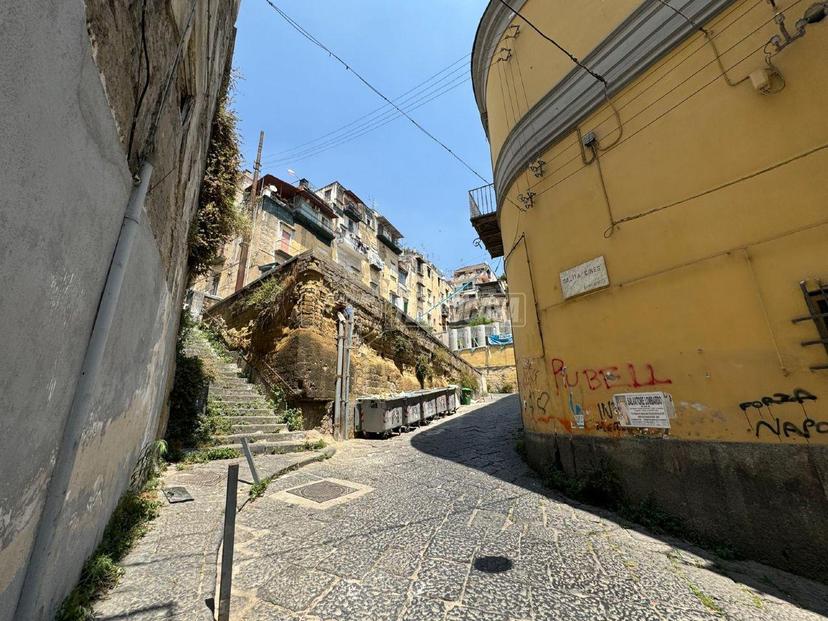 Appartamento in Salita Cinesi, Napoli